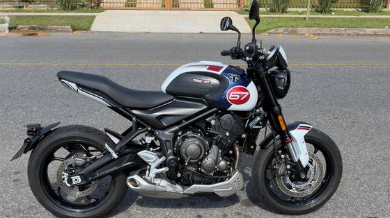 TRIUMPH TRIDENT 660 TRIPLE TRIBUTE EDITION TRIUMPH TRIDENT 660 TRIPLE TRIBUTE EDITION